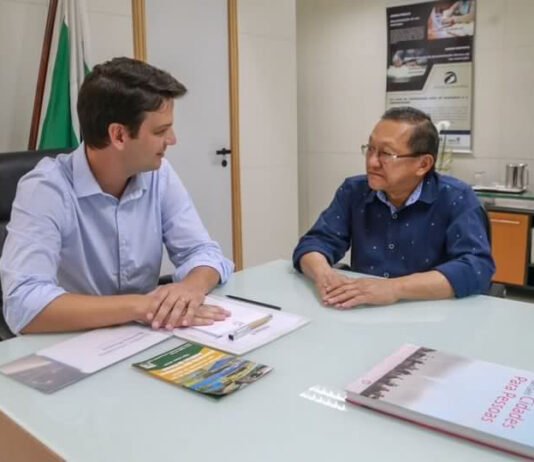 Em Curitiba, “Bóia” encaminha projetos na Secretaria das Cidades